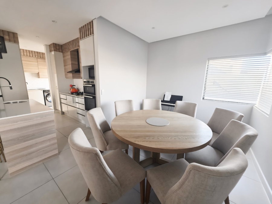 To Let 4 Bedroom Property for Rent in Sandown Western Cape